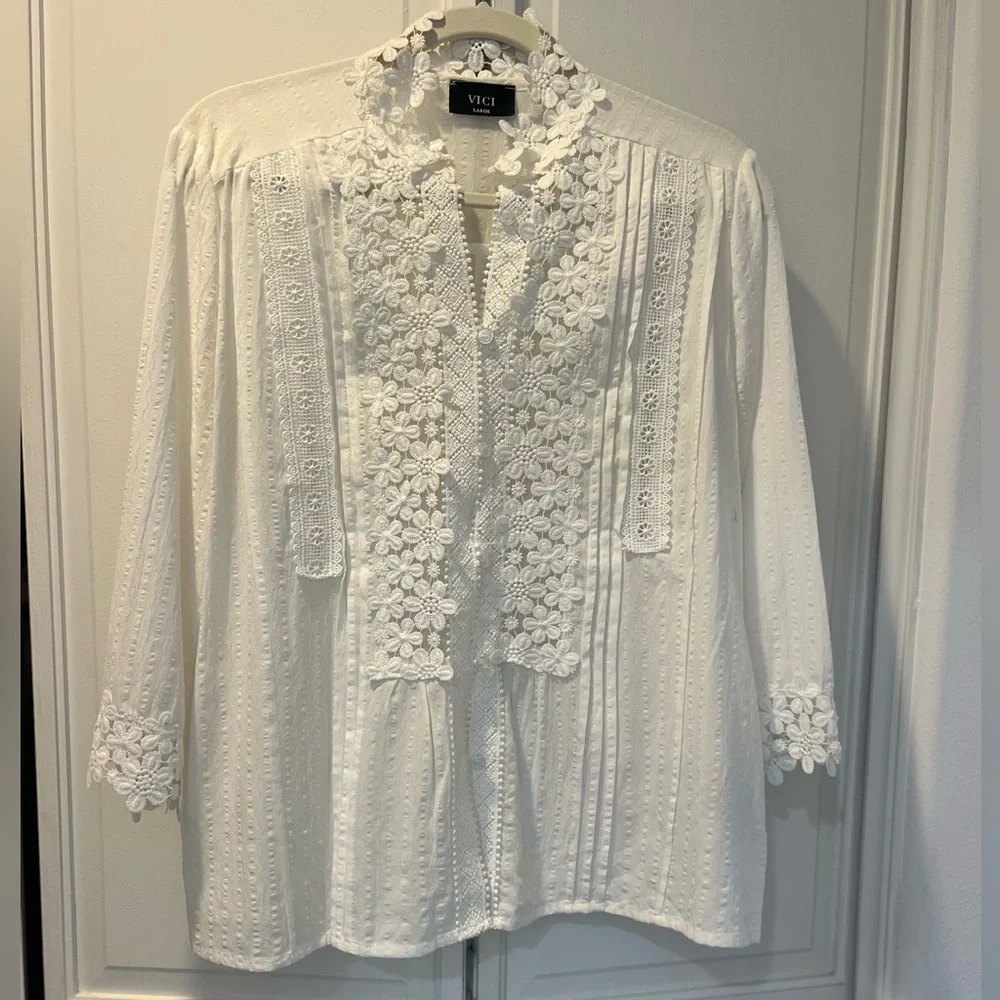 Vici White Floral Embroidered Blouse - Picture 4 of 11